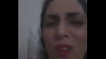Парень трахает египтянку в побритую киску, а она снимает порно