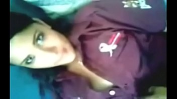 Малайская девушка приподняла платьице для жесткого траха с бойфрендом